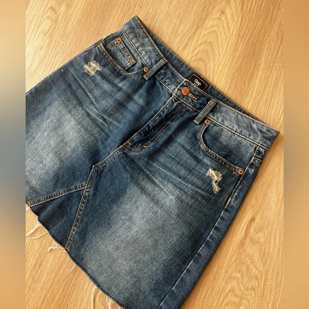 GAP Mini Denim Skirt with Pockets - Picture 4 of 4